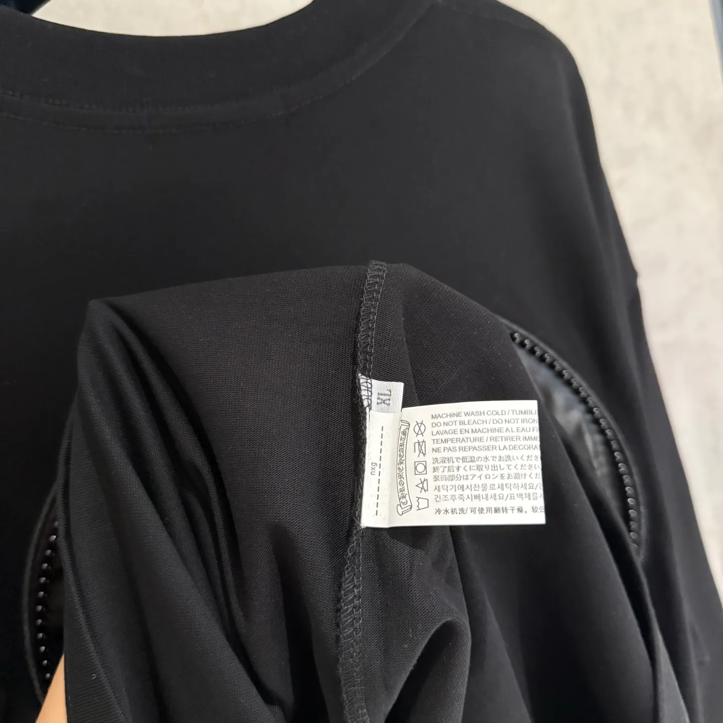 🅿️350 [Strict quality control] CH Croixin's new long-sleeved sweatshirt T-shirt. Heavy 420g double yarn fabric. Beaded and embroidered on the front. Wash the whole garment twice. Frayed and torn on all four sides. Heavy fabric. The neckline is made of icy Salona. Loose fit. Deep, wide and stylish. No deformation or shrinkage. Color: 3 colors, black, white and gray. Size: M-2xl